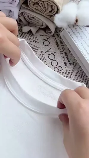 kumikumi Cute Casual Red scarf teddy Print oversized Loose round neck Tshirt for women