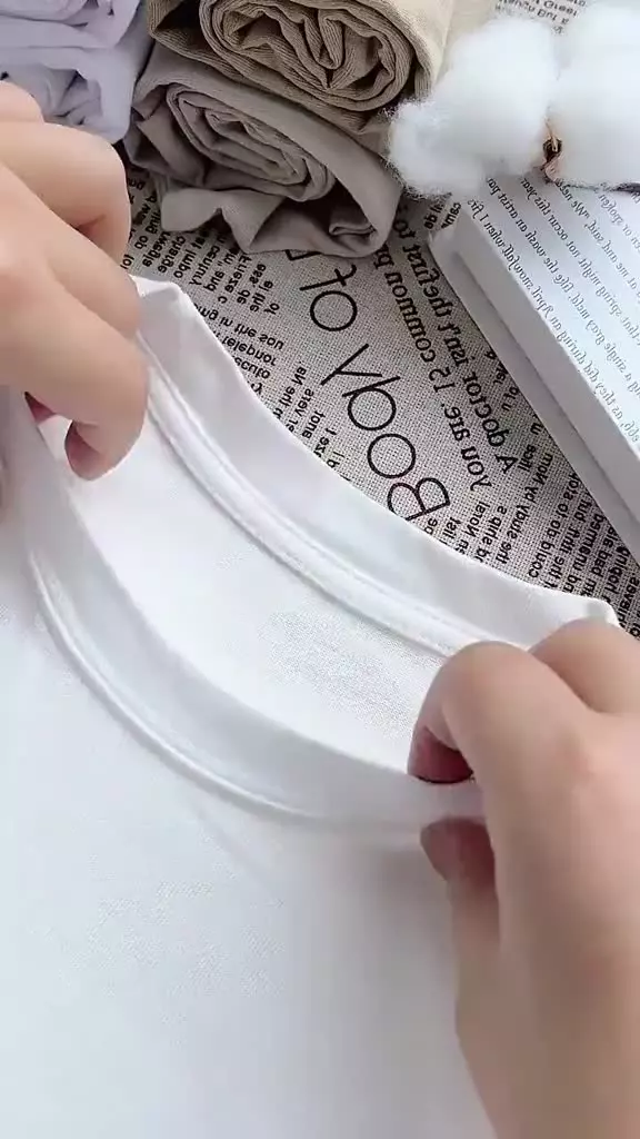 kumikumi Cute Casual Red scarf teddy Print oversized Loose round neck Tshirt for women